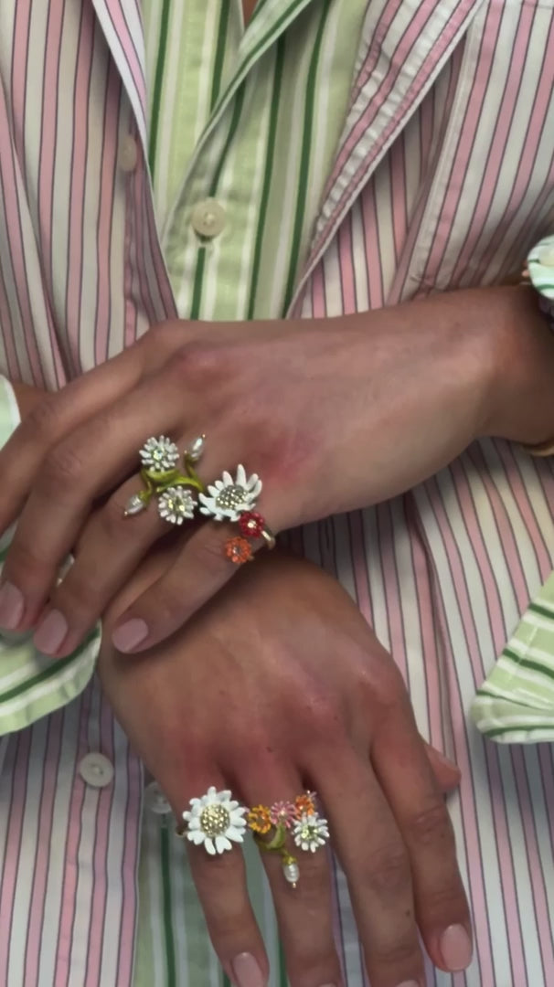 WHITE & GREEN DAISY, MOTHER OF PEARL ADJUSTABLE RING